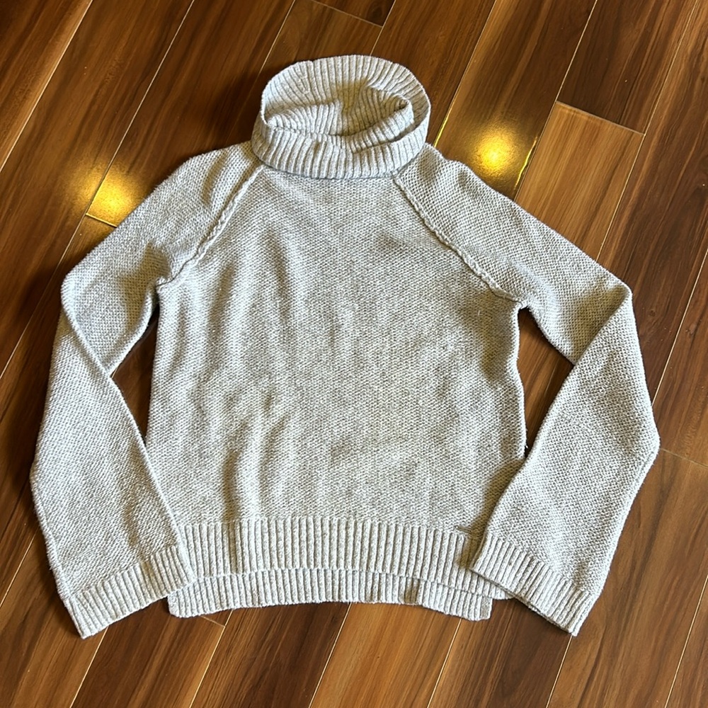 Hollister turtleneck sweater